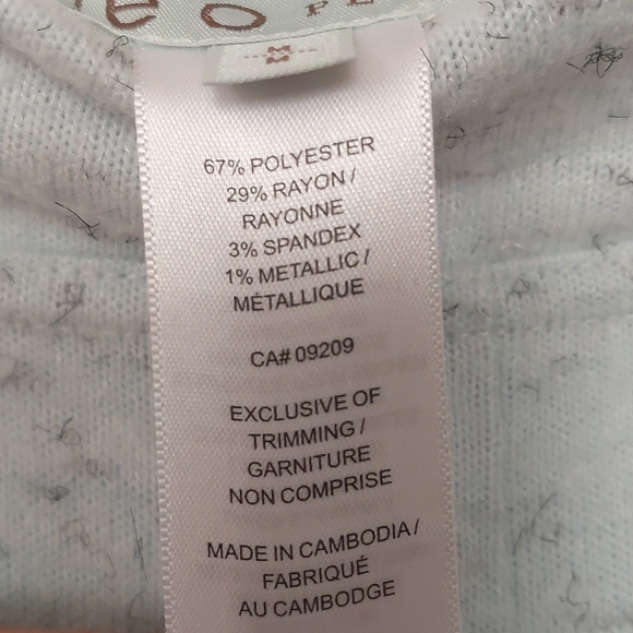 CLEO NWT Wide Pale blue Crop pants with a design  Size M Petites - Picture 10 of 11